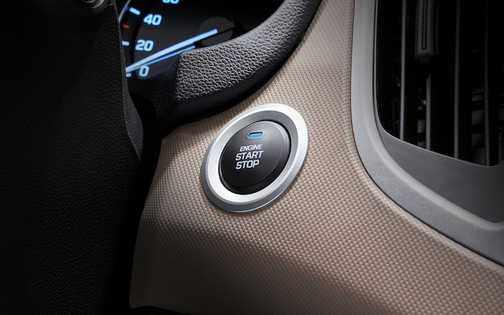 Hyundai Creta đươc trang bị nút bấm khởi động Start/Stop Engine cùng chìa khóa thông minh.