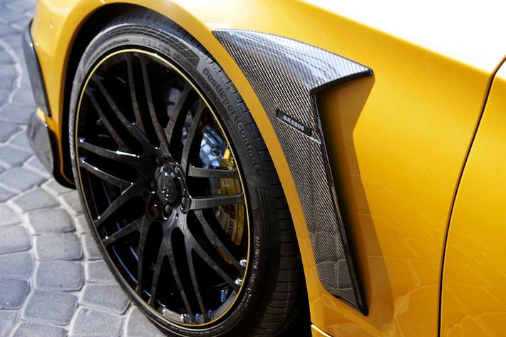 Bộ mâm 21 inch Monoblock F quen thuộc của Brabus vẫn có màu đen để tạo sự tương phản với lớp sơn, nhưng đồng thời cũng được viền chỉ vàng làm điểm nhấn.