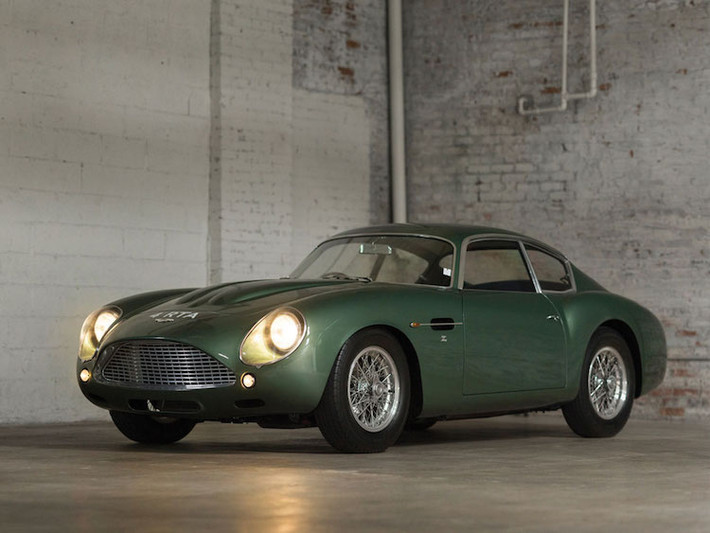 Được sản xuất vào năm 1961, chiếc xe cổ Aston Martin DB4 Zagato này là chiếc thứ 14 trong tổng số 19 chiếc được chế tạo.