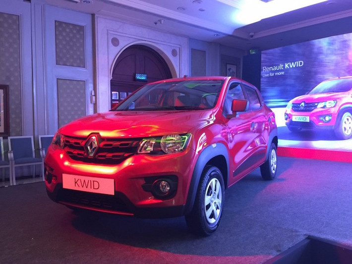 Được nhắm tới giới trẻ, Kwid sở hữu thiết kế khá bắt mắt và nổi bật với các mảng thân xe "cơ bắp" và những đường nét hiện đại. Tuy nhiên do có giá rẻ nên một số chi tiết cũng bị cắt giảm, chẳng hạn như mâm thép dập với ốp nhựa bên ngoài thay vì mâm đúc.