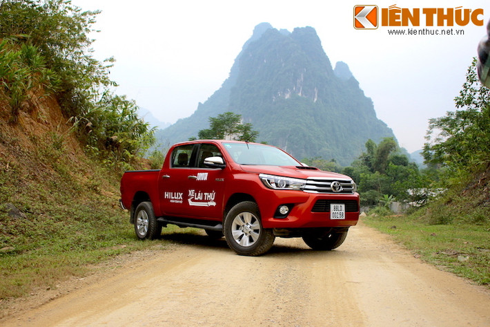 Tiếp nối những thành công của 8 thế hệ Hilux trước với "truyền thống" từ năm 1968, mẫu bán tải Toyota Hilux 2016 hoàn toàn mới vừa được ra mắt ở Việt Nam vào ngày 5/10 vừa qua.