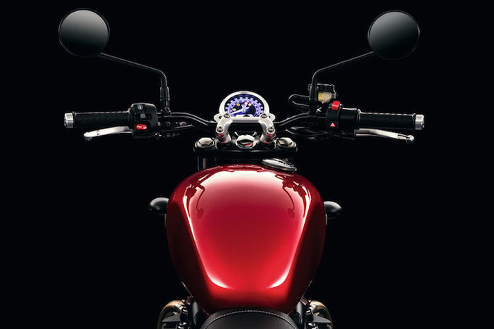 Những công nghệ hỗ trợ người lái cũng đã được Triumph chú trọng hơn trên mẫu xe mới này với tay ga điện tử, hệ thống điều khiển lực kéo, côn trượt, ABS...