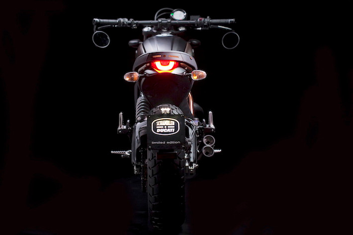 Cuối cùng, Ducati Scrambler Italia Dependant còn được trang bị sẵn pô độ Termignoni, vốn là tùy chọn trên những mẫu Scrambler khác.