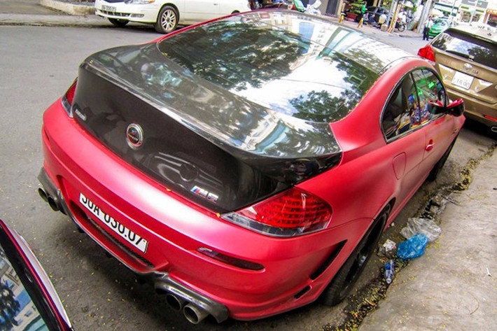 Ở thế hệ này, M6 được trang bị động cơ V10 5.0l nạp khí tự nhiên theo phong cách xe đua công thức 1, với công suất tối đa 500 mã lực và mô-men xoắn cực đại 520 Nm.