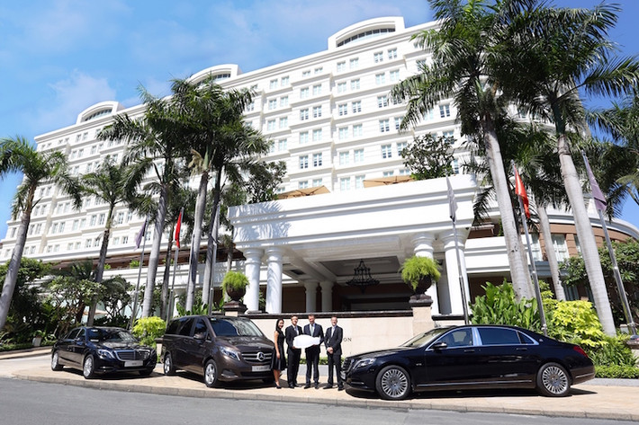 Dựa trên cơ sở S-Class mới (W222), cụ thể hơn là phiên bản S600L, nhưng S600 Maybach dài hơn tới hơn 200mm. Chiều dài tổng thể của xe là 5.453mm, cùng với khoảng cách trục cơ sở 3.365mm.