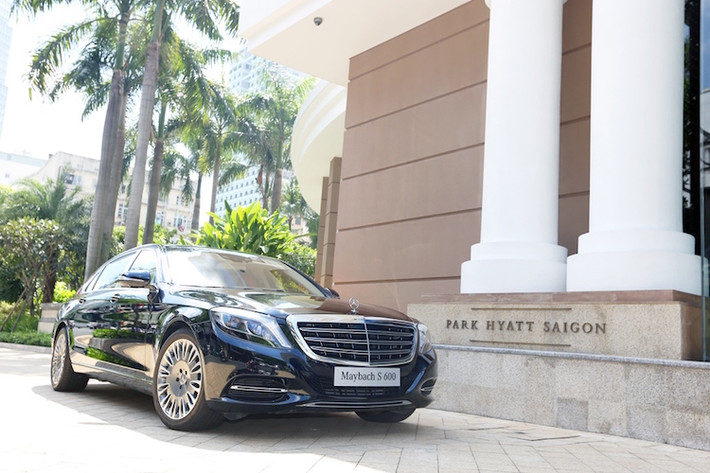 Ngoài Mercedes S600 Maybach, khách sạn Park Hyatt Saigon còn đầu tư thêm 4 chiếc S-Class thấp hơn là S400L và 2 chiếc xe van hạng sang V220 CDI.
