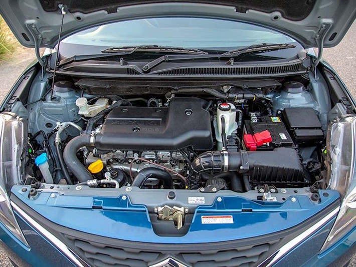 Suzuki Baleno trang bị động cơ xăng K-Series dung tích 1.2 lít sản sinh công suất tối đa 83 mã lực và mô men xoắn cực đại 115 Nm. Ngoài ra, khách hàng còn có thể chọn phiên bản động cơ diesel 1.3 lít DdiS công suất 74 mã lực và mô men xoắn 190 Nm.