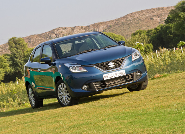 "Tiền thân" của Suzuki Baleno compact là mẫu xe concept iK-2 được Suzuki ra mắt hồi đầu năm, chính vì vậy chiếc xe có kiểu dáng khá hấp dẫn, được thiết kế theo ngôn ngữ mới nhất "Dòng chảy chất lỏng" (Liquid Flow) của hãng.
