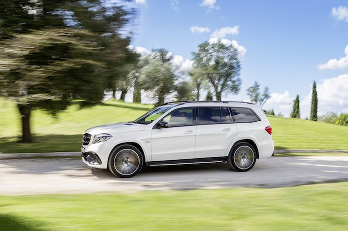 Phiên bản hiệu năng cao GLS 63 AMG cũng có động cơ mạnh mẽ hơn 27 mã lực, đạt công suất tối đa lên tới 577 mã lực.