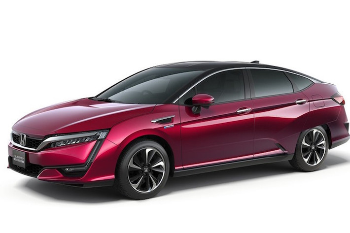 So với đối thủ cùng bản địa Toyota Mirai, Honda Clarity thiết kế giản dị và thực tế hơn.