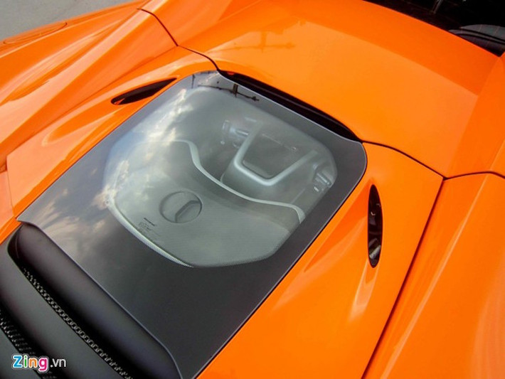 Là một chiếc siêu xe truyền thống, 650S Spider có cách bố trí động cơ đặt giữa, dẫn động bánh sau. Xe được trang bị động cơ tăng áp kép 3.8l đem tới công suất 650 PS và mô-men xoắn cực đại 678 Nm. Sức mạnh của xe được truyền qua hộp số ly hợp kép 7 cấp.
