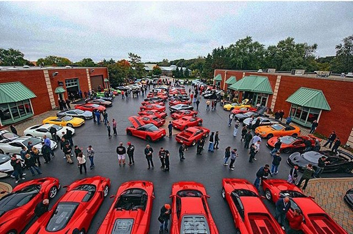 Sự kiện offline siêu xe, xế khủng triệu đô được tổ chức thường niên bởi showroom Lake Forest Sportscars tới nay đã trở thành một trong những lễ hội xe nổi tiếng nhất Chicago - Mỹ.