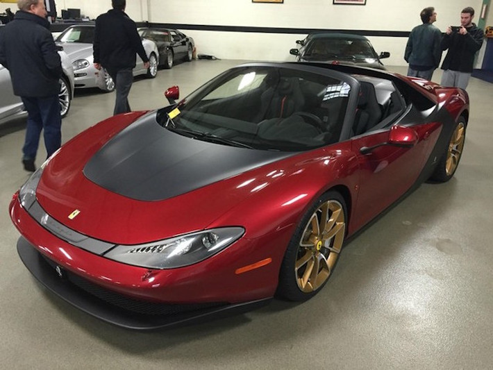 Điểm nhấn đặc biệt nhất của Lake Forest Sportscars năm nay đó là sự xuất hiện của chiếc Ferrari Sergio - mẫu siêu xe đặc chế dựa trên 458 Spyder để kỷ niệm 60 năm mối quan hệ giữa Ferrari và hãng thiết kế Pininfarina. Chỉ có 6 chiếc Sergio được sản xuất trên toàn Thế giới với giá lên tới 4 triệu USD/chiếc.