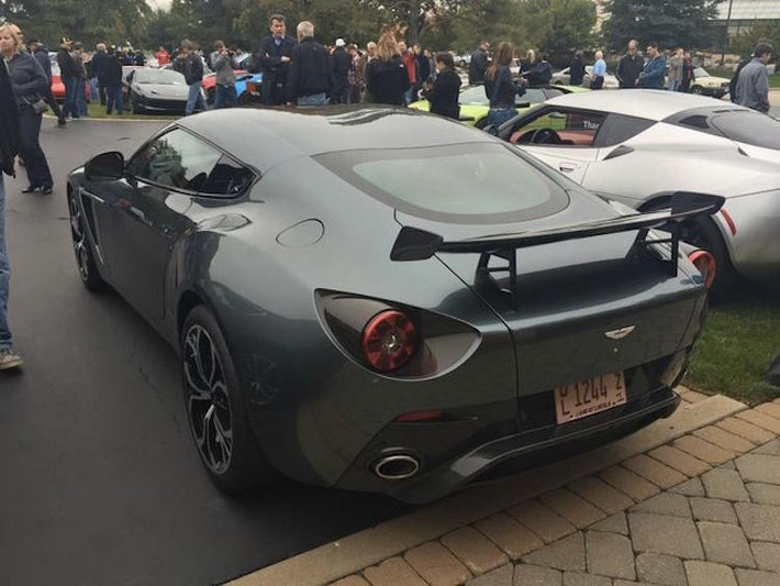 Aston Martin V12 Zagato - một mẫu xe "độc" dựa trên V12 Vantage tại Lake Forest Sportscars.