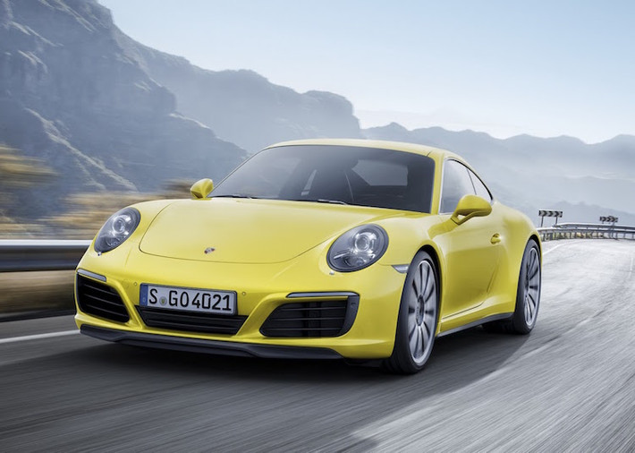 Đầu tiên, phiên bản coupe 911 Carrera 4 sẽ có giá khởi điểm từ 6,71 tỷ đồng. Trong khi đó, phiên bản hiệu năng cao hơn Carrera 4S có giá 7,58 tỷ đồng.