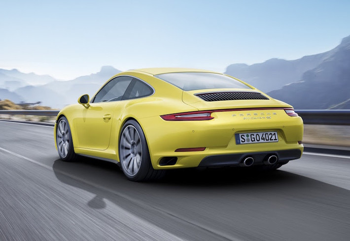 Tất cả các bản 911 của Porsche Việt Nam đều có hệ thống dẫn động 4 bánh điều khiển bằng điện-thủy lực với công nghệ ứng dụng từ chiếc 911 Turbo. Riêng các phiên bản S còn có thêm tùy chọn hệ thống đánh lái trục sau tùy chọn, tương tự như mẫu xe hiệu năng cao 911 GT3.
