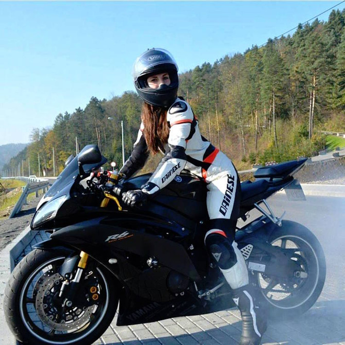 So với burnout, powerskid khó thực hiện hơn nhiều khi đòi hỏi biker phải phối hợp nhịp nhàng giữa phanh, côn và ga.