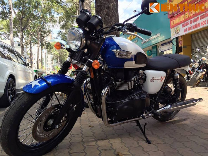 Trên Thế giới, chỉ có tổng cộng 1000 chiếc Bonneville T214 được hãng Triumph, Anh quốc sản xuất.