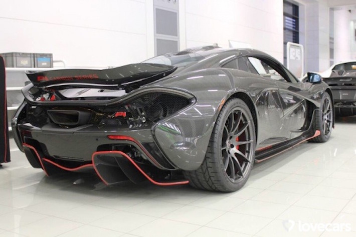 Để có thể "độ" siêu xe Mclaren P1 thường thành P1 Carbon Series, chủ xe sẽ phải bỏ ra thêm 200.000 USD (tương đương gần 450 triệu đồng).