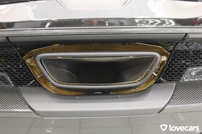 Hệ động lực của những chiếc McLaren P1 Carbon Series hoàn toàn không thay đổi với động cơ V8 3.8l tăng áp kèm mô-tơ điện, với tổng công suất 903 mã lực.