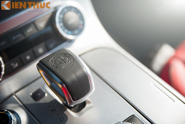 Hộp số ly hợp kép 7 cấp độ giúp xe tăng tốc 0-100km/h mất 3,7 giây, 0-200km/h mất 11,2 giây và vận tốc tối đa đạt 320km/h.