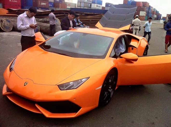 Đây là chiếc Huracan đầu tiên có "hộ khẩu" ở miền Trung và là chiếc Lamborghini thứ 2 ở giữa Đất nước.