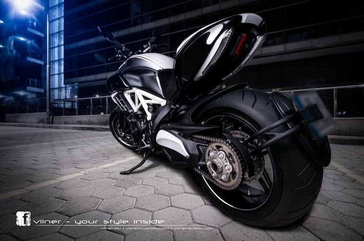 Do chỉ được chế tạo cho riêng một khách hàng nên chủ xe có thể đảm bảo rằng chiếc Diavel AMG của mình sẽ không thể "đụng hàng" với bất kỳ chiếc nào khác.
