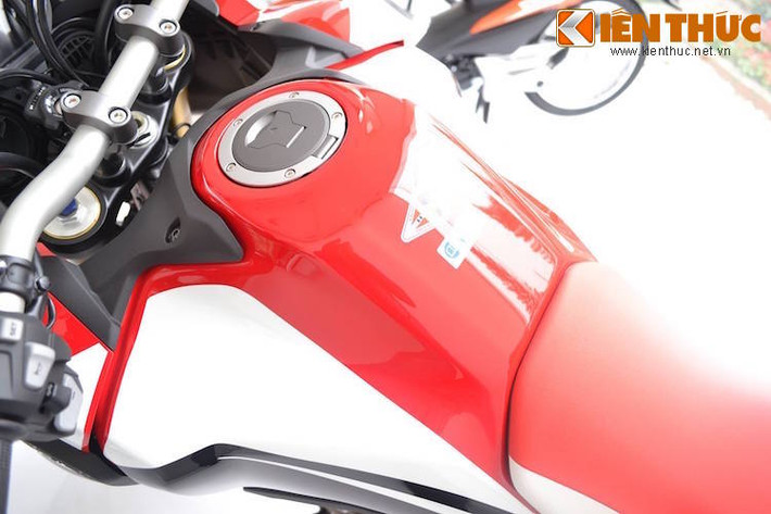 Thể tích bình xăng của xe là 18,8 lít, giúp nó có thể đi được quãng đường dao động khoảng 400 km.