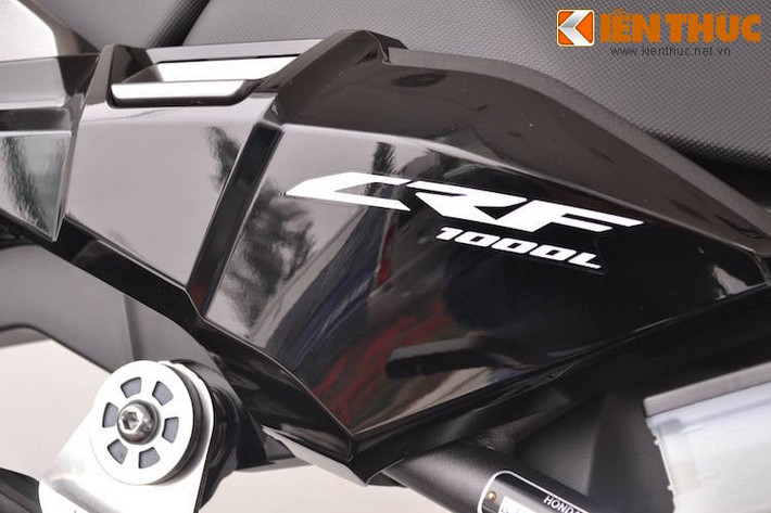 Có tên gọi chính thức là Africa Twin nhưng tên mã của xe là Honda CRF1000L. Tên gọi của xe xuất phát từ chiếc chiếc Africa Twin XRV 750 được sản xuất từ 1989-2003.