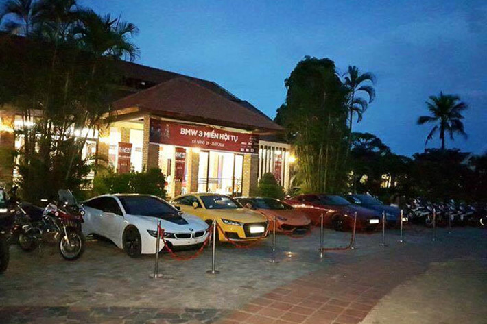 Mặc dù chỉ mới tụ họp lại những người chơi xe môtô BMW trong thời gian ngắn, khoảng hơn 2 năm trở lại đây - tuy nhiên hiện số lượng những người chơi xe và đam mê thương hiệu môtô đến từ Đức tại Việt Nam đã lên đến hàng trăm chiếc.