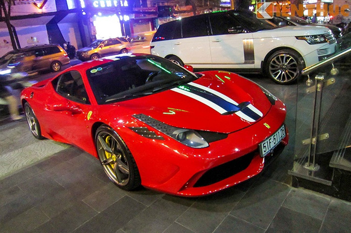 Siêu xe Ferrari 458 Speciale có giá khoảng 298.000 USD tại thị trường Mỹ, trong khi phiên bản thường 458 Italia có giá chỉ 242.000 USD.