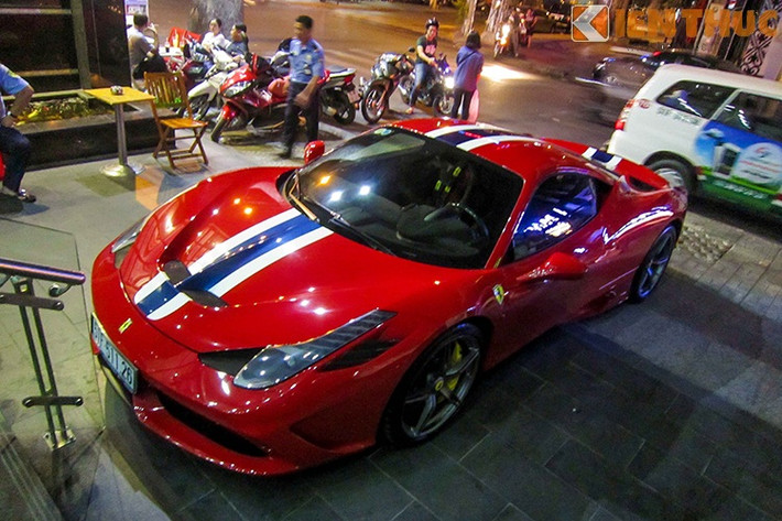 Thân của siêu xe này được thiết kế bởi Pininfarina. Phía trước và phía sau được tính toán để cân bằng lực ép xuống mặt đường.