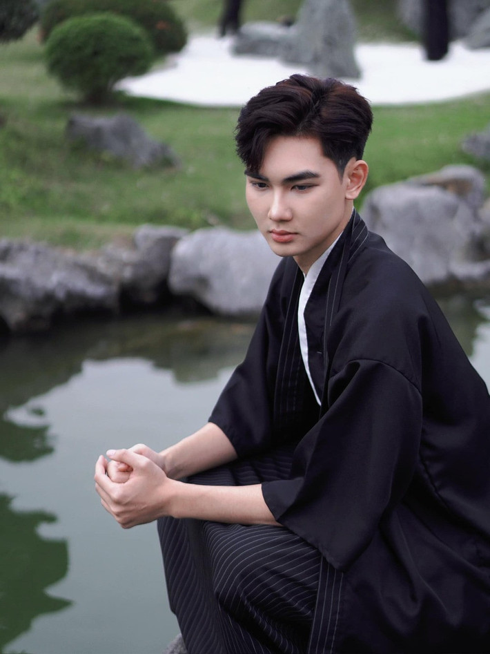 Hữu Khanh hiện là nhà sáng tạo nội dung (content creator), sở hữu kênh TikTok đạt 200 nghìn người theo dõi chuyên về các điệu nhảy trend. Công việc này giúp Khanh tự tin và bản lĩnh hơn trước đám đông.