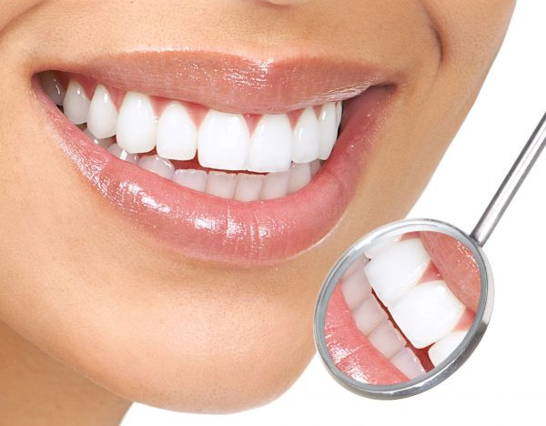 Bọc răng sứ có lẽ là phương pháp thẩm mỹ răng đang được nhiều người, cả nam giới và nữ giới ưa chuộng nhất hiện nay. Ảnh: nhakhoanucuoiduyen.