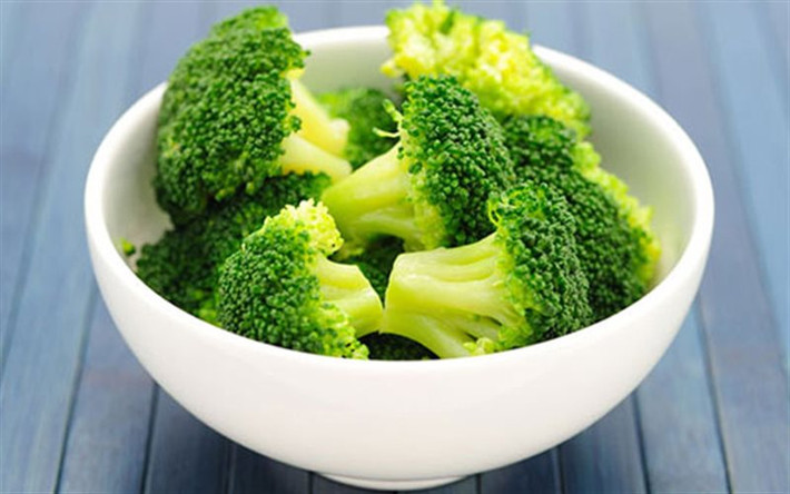 Bông cải xanh chứa sulforaphane, một chất có thể bảo vệ ruột và giúp dễ tiêu hóa. Nghiên cứu cũng cho thấy những người ăn mầm bông cải xanh có ít triệu chứng táo bón hơn. Ảnh: cooky.