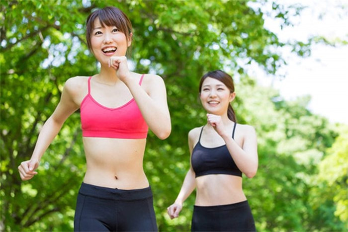 Bước 1: Tập thể dục đều đặn và thường xuyên. Trung tâm kiểm soát và phòng ngừa dịch bệnh còn khuyến nghị bạn nên tập thể dục 30 phút mỗi ngày, năm ngày một tuần để tăng cường sức khỏe tổng thể. Ảnh: Internet