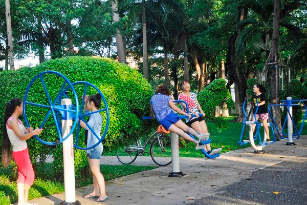 Bước 6: Cuối cùng, bạn hãy lựa chọn một khu vực có không khí sạch sẽ để tập thể dục như công viên cách xa các con đường đường, khu phố tấp nập. Việc này sẽ giúp bạn hạn chế hít phải các khói độc hại. Ảnh: Internet