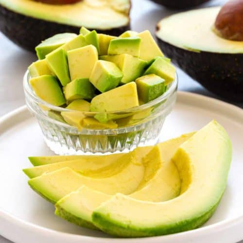 Với khả năng cân bằng lượng estrogen trong cơ thể phụ nữ, bơ có thể ngăn ngừa ung thư cổ tử cung rất hiệu quả và bảo vệ tử cung rất tốt. Ảnh: jessicagavin.