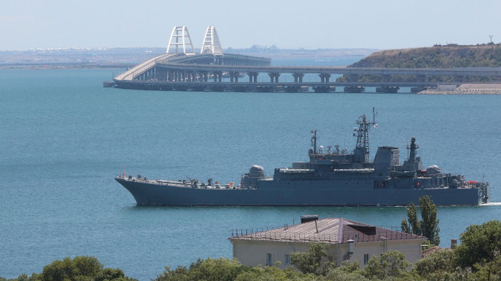 Tần suất các cuộc tấn công ngày càng gia tăng ở Biển Đen và Crimea nhấn mạnh nỗ lực của Ukraine nhằm thách thức các lực lượng Nga trong khu vực. Người phát ngôn của Hải quân Ukraine, Dmytro Pletenchuk, đã mô tả Ukraine là “nước thúc đẩy một kiểu chiến tranh hải quân mới”, khiến Nga phải tái bố trí lực lượng hải quân của mình đến những địa điểm khó khăn hơn.