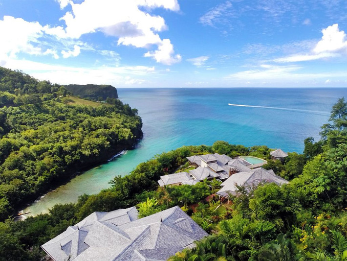 Nhiều tạp chí du lịch nổi tiếng xếp đảo Mustique đứng đầu danh sách các điểm nghỉ dưỡng xa hoa của tầng lớp người giàu trên thế giới. Chi phí trải nghiệm mọi dịch vụ nghỉ dưỡng trên đảo Mustique xa hoa ước tính lên đến 20.000 USD/tuần. Phóng viên quốc tế muốn “săn” ảnh tại hòn đảo này cũng gặp rất nhiều khó khăn. Ảnh: Exceptional Villas.
