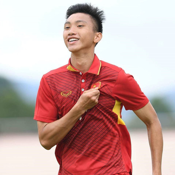 Văn Hậu từng được kênh thể thao FOX Sports bình chọn là một trong 11 cầu thủ châu Á tiêu biểu ở FIFA U20 World Cup 2017.