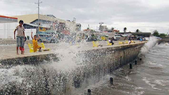 Mỗi năm, Phillippines hứng chịu khoảng 20 cơn bão.
