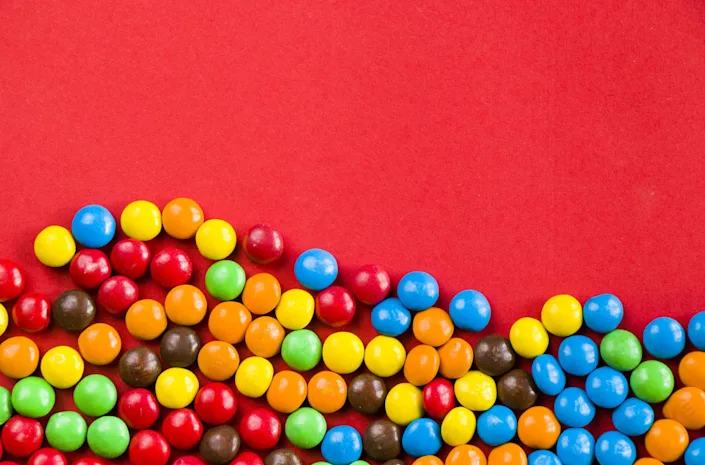 Forrest Mars, "cha đẻ" của M&M's Peanut, không thể thưởng thức sáng chế của riêng mình vì ông bị dị ứng với đậu phộng.