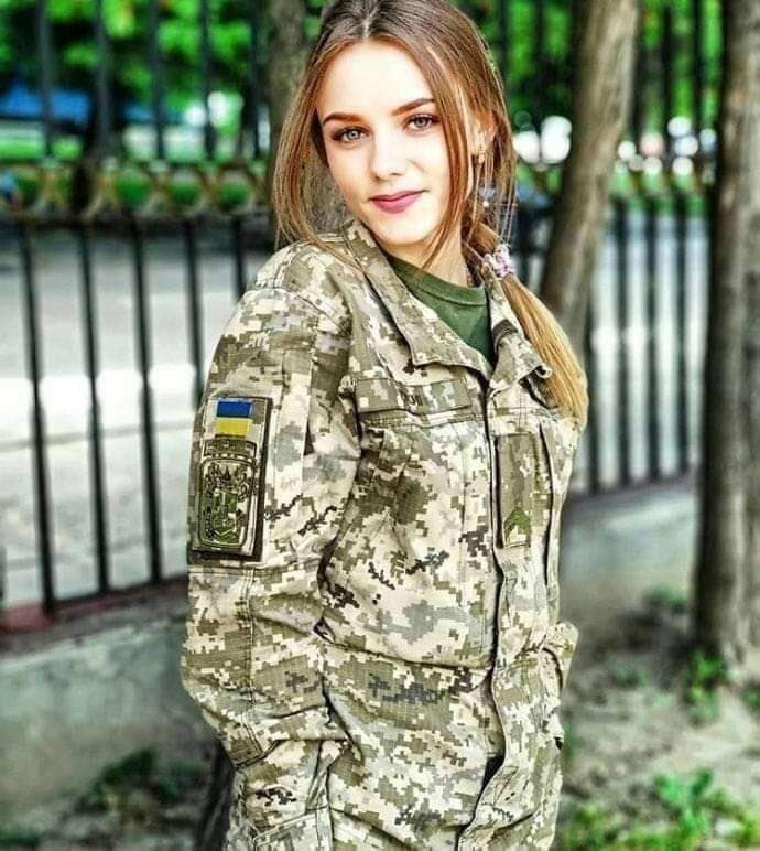 Natasha Perakov được cho là nữ phi công lái máy bay chiến đấu đầu tiên của Ukraine.