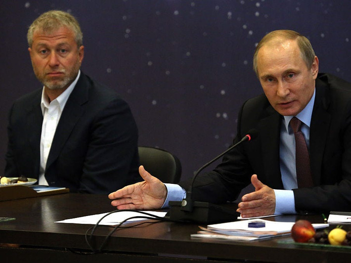 Trong khi đó, ông cũng được cho là có mối quan hệ thân cận với Điện Kremlin.