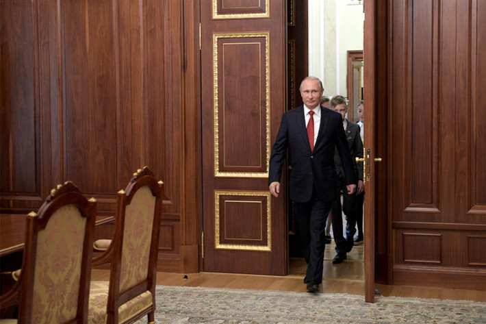 Những bộ vest chỉn chu, lịch thiệp của Tổng thống Putin đều là sản phẩm được thiết kế riêng, may thủ công.