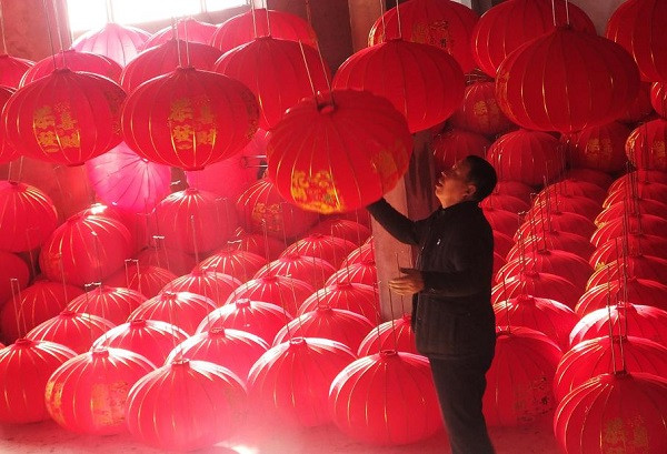 Ngôi làng có bề dày lịch sử hơn 100 năm làm đèn lồng đỏ.
