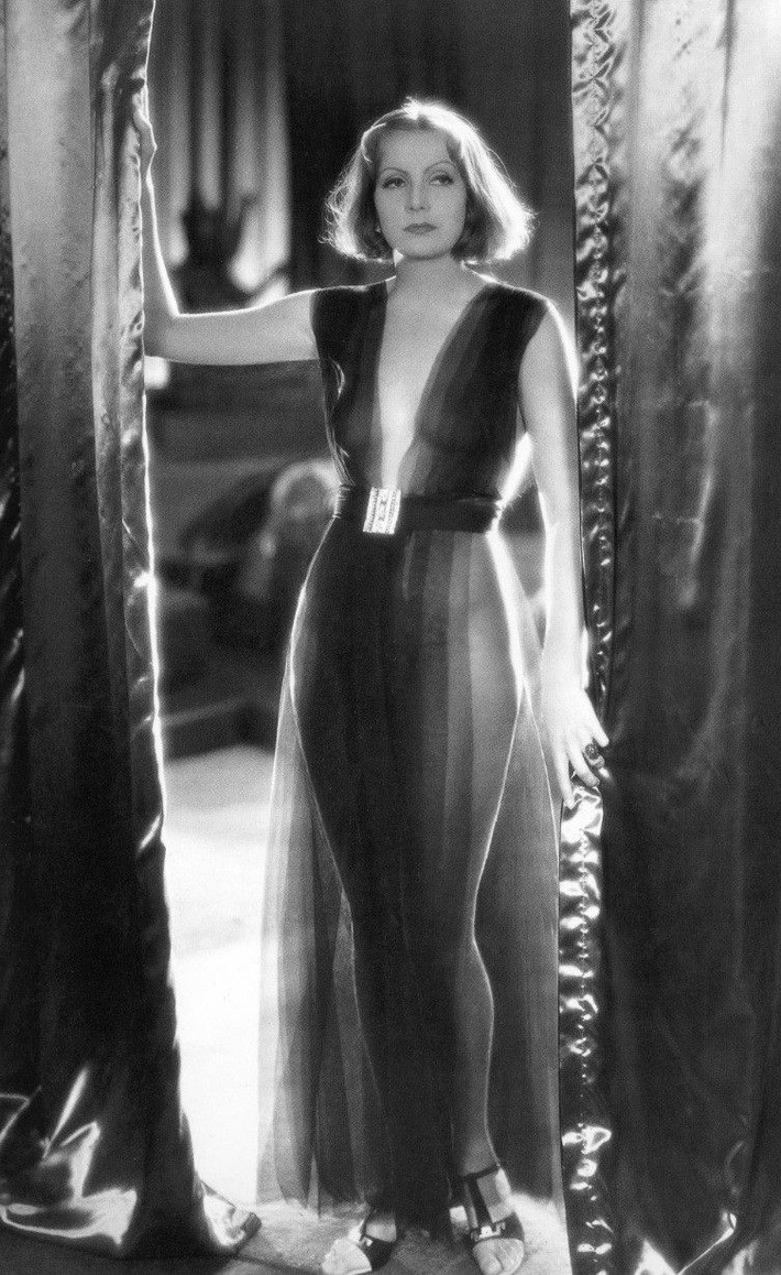 Greta Garbo tên khai sinh là Greta Lovisa Gustafsson, là một nữ diễn viên điện ảnh Thụy Điển. Cô được coi là ngôi sao quốc tế và biểu tượng trong thời kỳ vàng son của Hollywood.