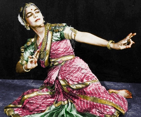 Rukmini Devi Arundale là một vũ công sinh ra ở Ấn Độ vào năm 1904. Bà được coi như vị "cứu tinh" trong việc phục hồi điệu nhảy truyền thống của quê hương, đặc biệt là Bharatanatyam, điệu nhảy "lụi tàn" do chiến tranh.