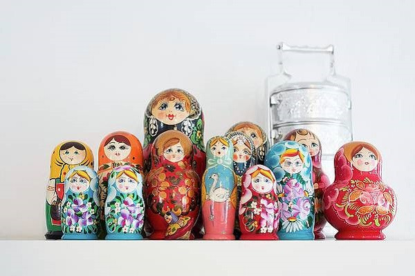 Ý nghĩa đằng sau những con búp bê Nga đầu tiên là mô tả một gia đình nông dân. Một gia đình nông dân điển hình bao gồm một người mẹ có 7 đứa con của mình.